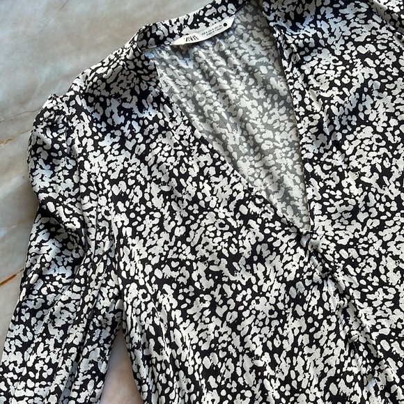 ZARA | Claris black and white long sleeve mini dress - Picture 13 of 13